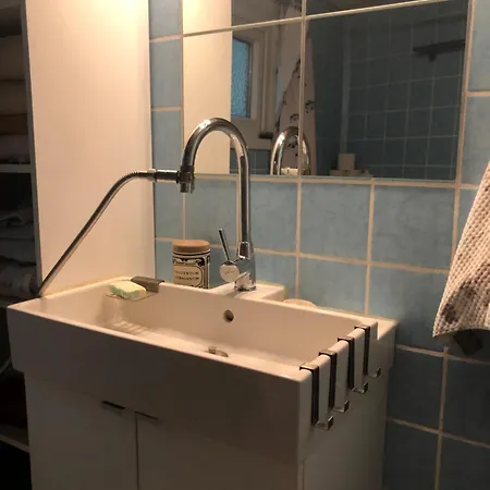 Med Egen Indgang Og Bad * Søby